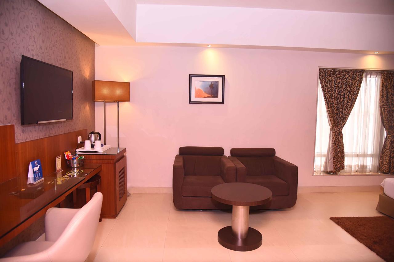 Celesta - Kolkata Hotel Exterior photo