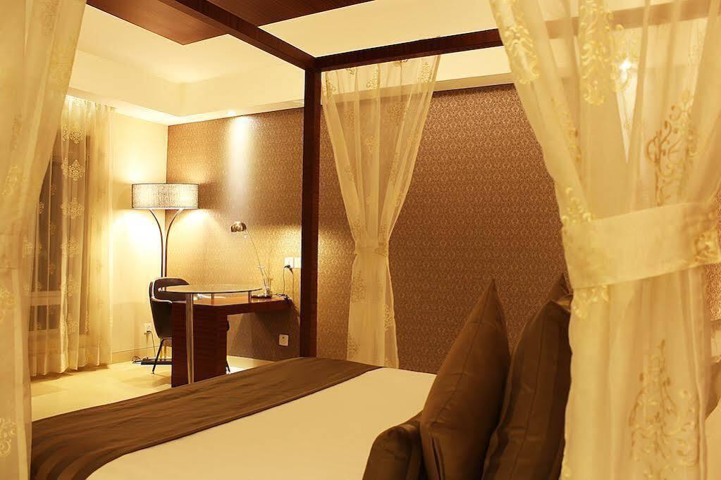 Celesta - Kolkata Hotel Exterior photo